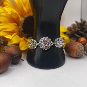 Floral Vintage Style Snap Jewelry Bracelet with sparkling pink floral snap!
